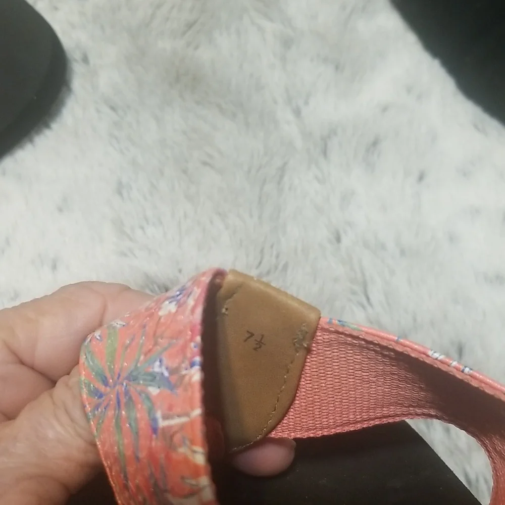 Yellow Box Coral Tropical Print Flip Flop Sandals - Picture 4 of 6